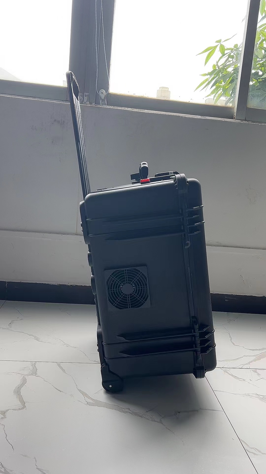 梁山手拉箱型移动通信干扰器